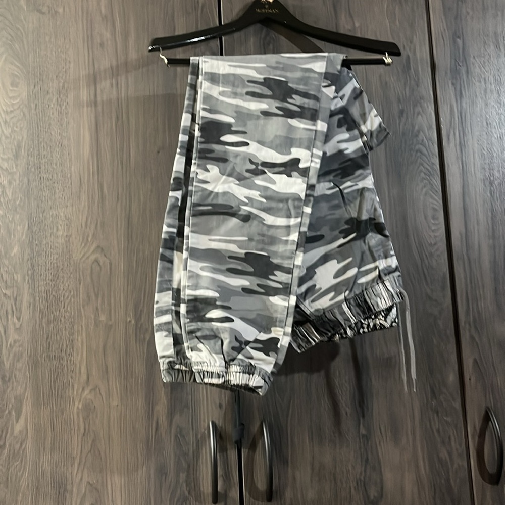 Gray Camo Pants Size Medium - Picture 3 of 3